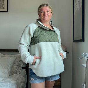 Abercrombie & Fitch quilted panel fleece sweater